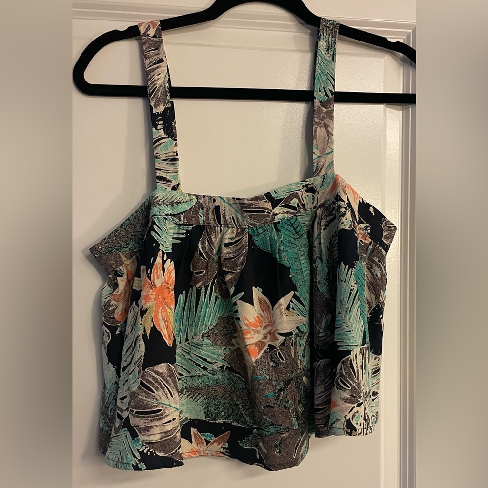 NWT vacation crop top!